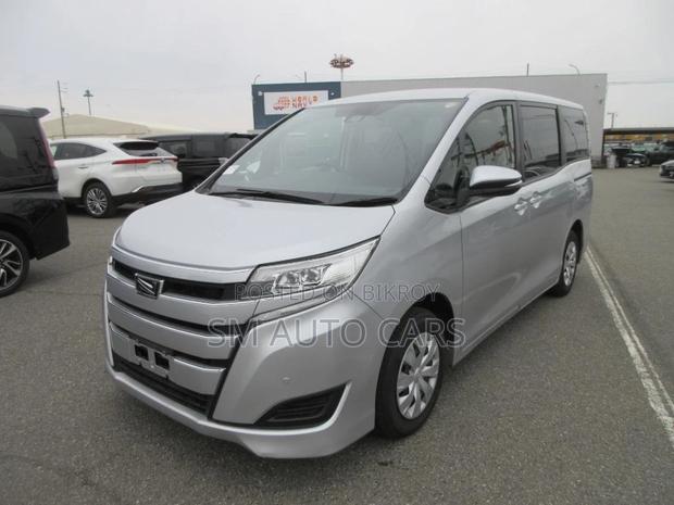 Toyota Noah Non Hybrid X Silver 2021