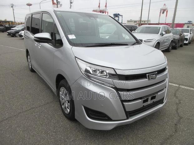 Toyota Noah Non Hybrid X Silver 2021