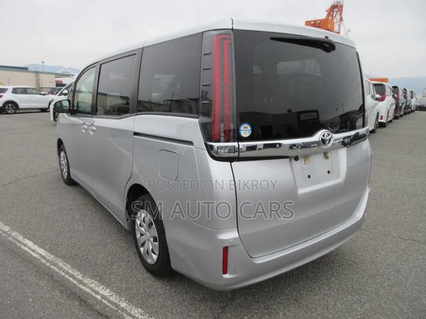 Toyota Noah Non Hybrid X Silver 2021