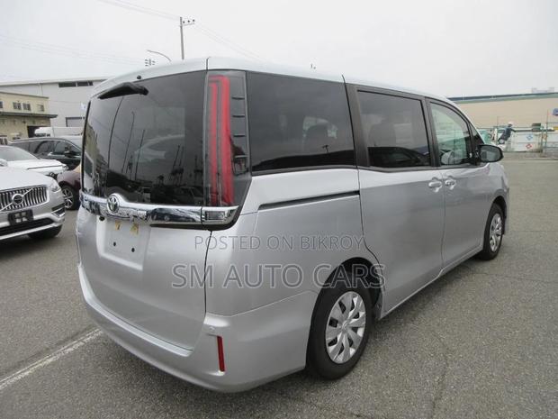 Toyota Noah Non Hybrid X Silver 2021