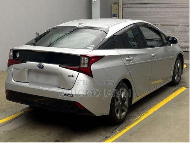 Toyota Prius S Touring Selection 2021
