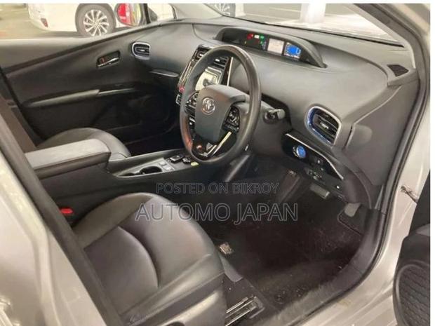 Toyota Prius S Touring Selection 2021
