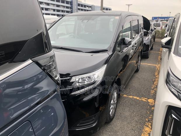 Toyota Noah X Black 4 Point 2021