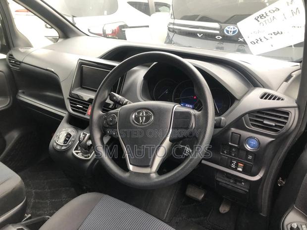Toyota Noah X Black 4 Point 2021
