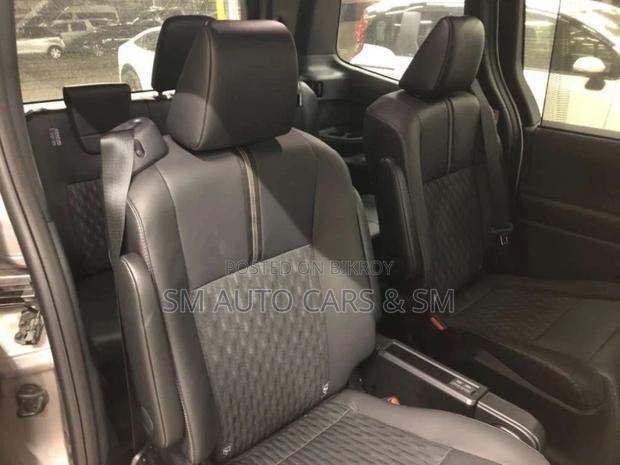 Toyota Noah SZ Silver 4 Point 2022