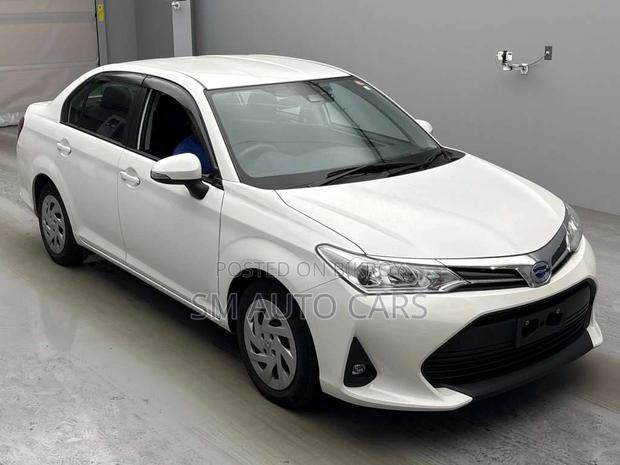 Toyota Axio Hybrid EX White 2021