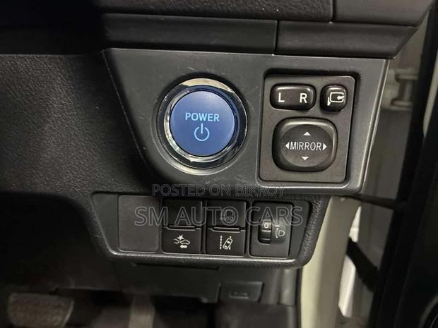 Toyota Axio Hybrid EX White 2021