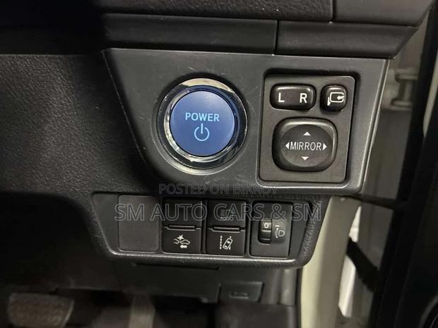 Toyota Axio Hybrid EX White 2021