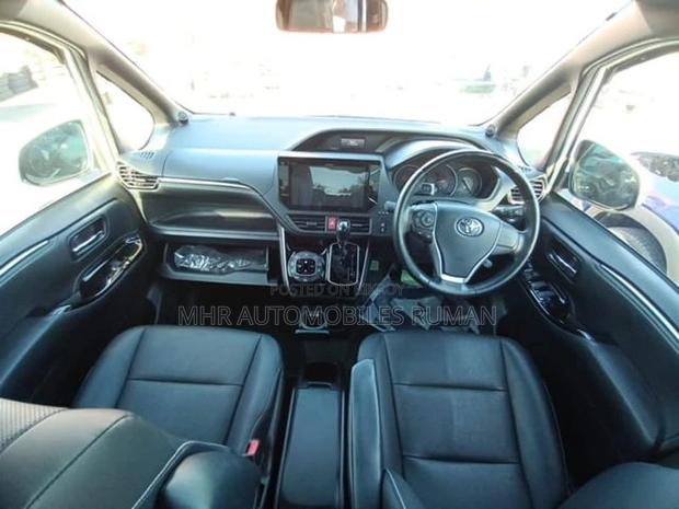 Toyota Esquire GI (SUN + MOON) ROOF 2021