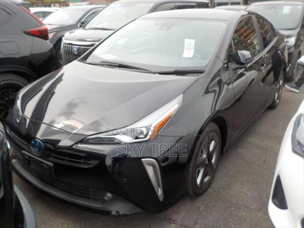 Toyota Prius S touring Selection 2021