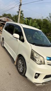 Toyota Noah 2.0 143hp AWD (7 Seater) 2010 Pearl for sale