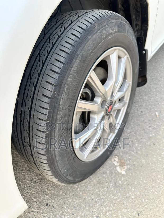 Toyota Sienta 1.5 FWD 2020 Pearl