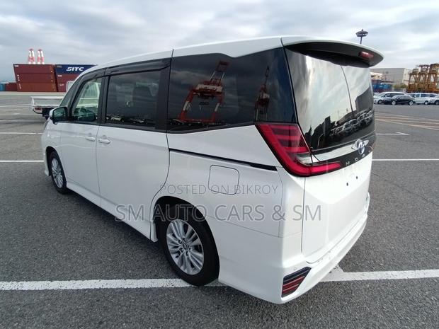 Toyota Noah Hybrid S-G Pearl 2022