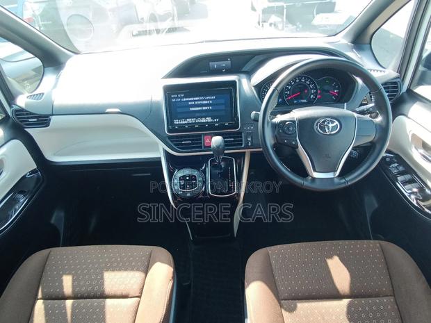 Toyota Noah G NON HYB SUNROOF 2020