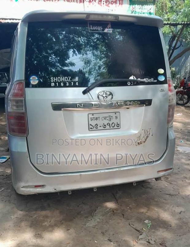 Toyota Noah X 2009