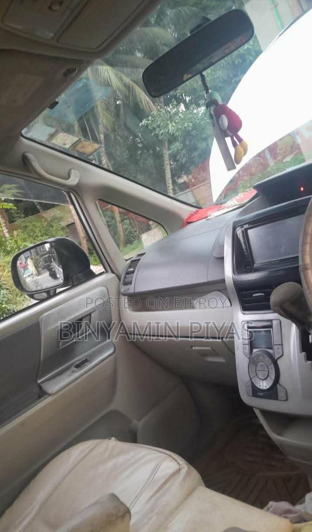 Toyota Noah X 2009