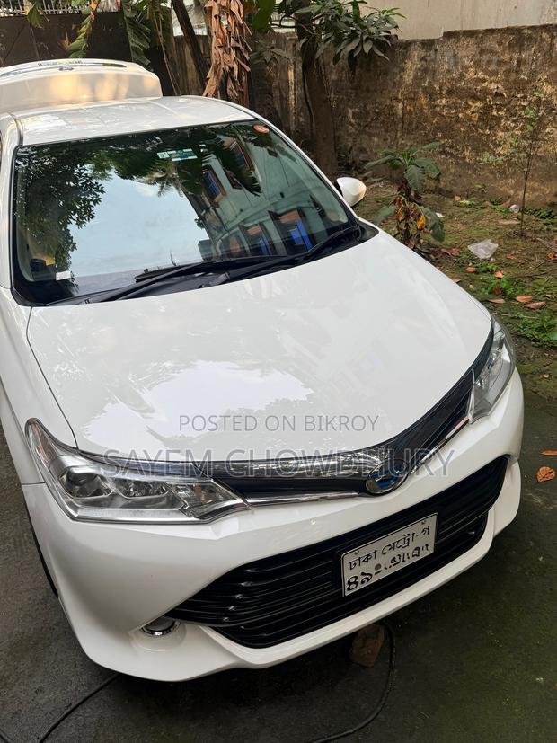 Toyota Axio Hybrid 2017