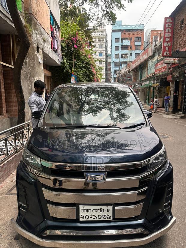 Toyota Noah good 2018