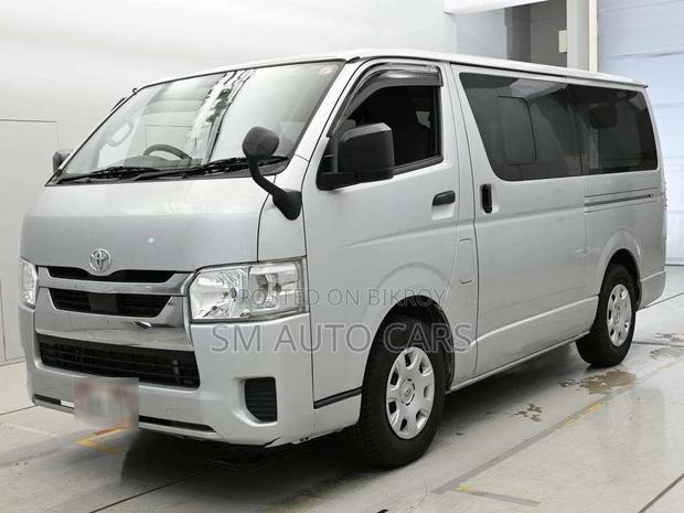 Toyota Hiace GL Silver 4 Point 2021