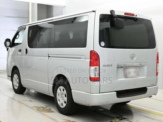 Toyota Hiace GL Silver 4 Point 2021
