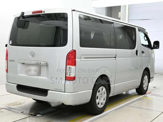 Toyota Hiace GL Silver 4 Point 2021