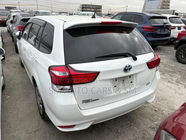 Toyota Fielder Hybrid EX White 2021