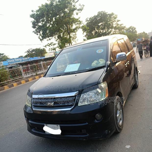 Toyota Noah x 2003