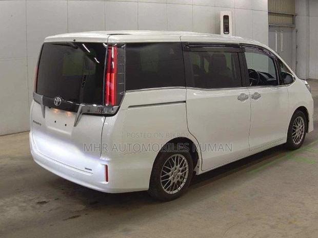 Toyota Esquire 2021