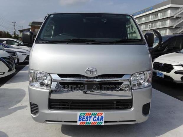Toyota HiAce 2021 Silver