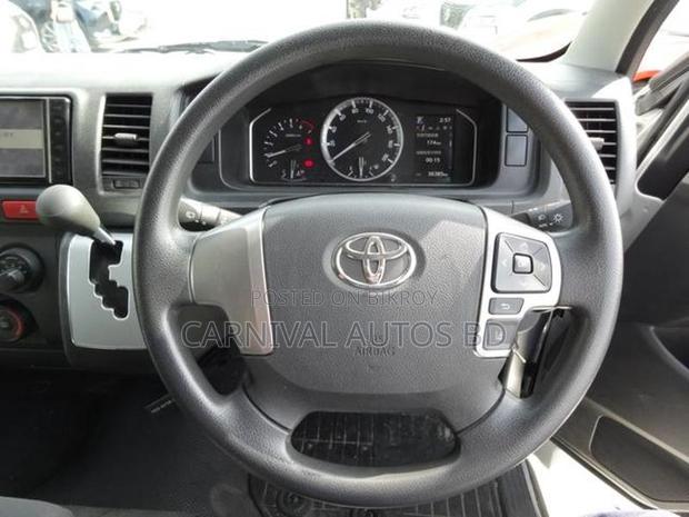 Toyota HiAce 2021 Silver