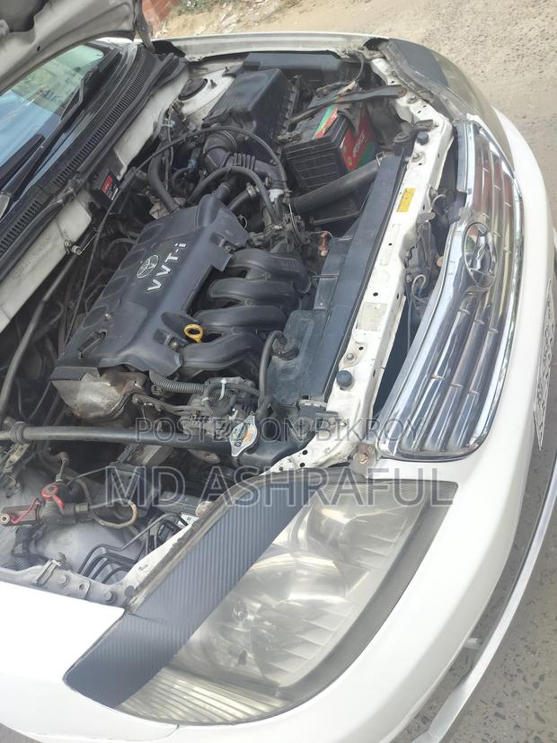 Toyota Corolla 2004 White