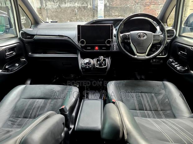Toyota Esquire Gi Hybrid 2019