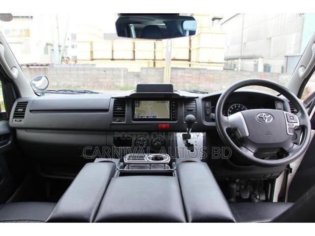 Toyota HiAce 2021 White