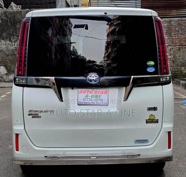 Toyota Esquire Gi Hybrid 2019