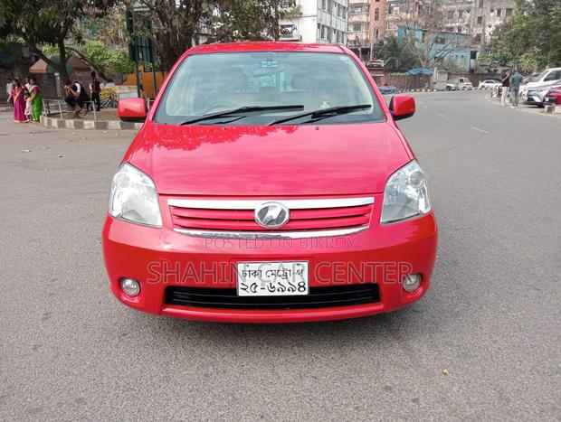 Toyota Raum 2006