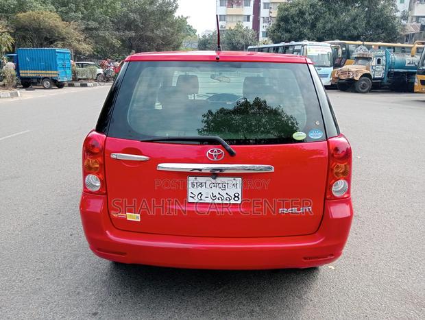 Toyota Raum 2006