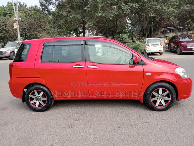 Toyota Raum 2006