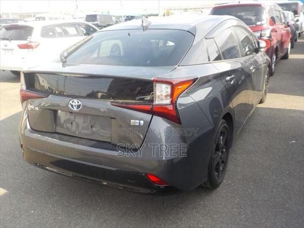 Toyota Prius S touring Selection 2018