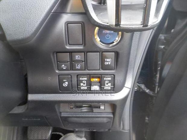 Toyota Esquire GI PRE PKG 2020