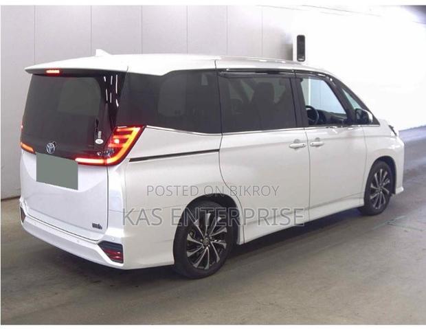 Toyota Noah 2022 Pearl