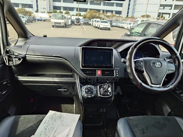Toyota Esquire GI PREMIUM 2021