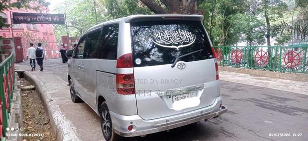 Toyota Noah x silver 2003