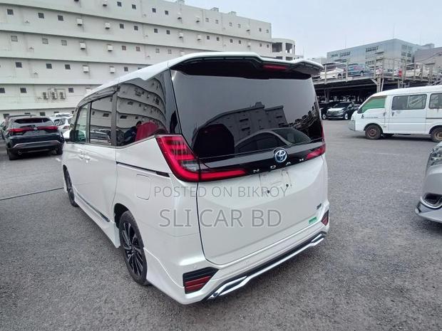 Toyota Noah HYBRID S-Z 2023