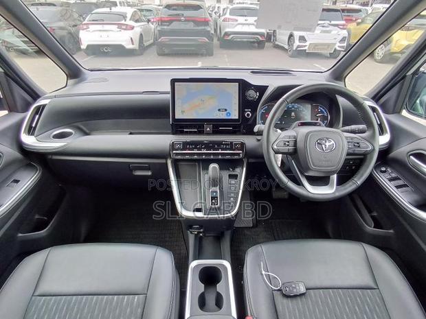 Toyota Noah HYBRID S-Z 2023