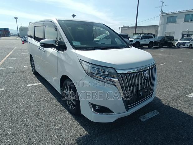 Toyota Esquire GI PKG HYB 2021