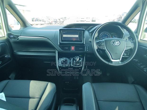 Toyota Esquire GI PKG HYB 2021