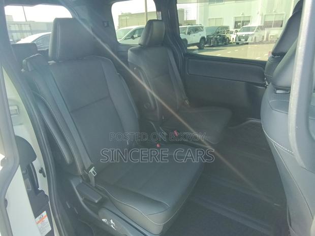 Toyota Esquire GI PKG HYB 2021