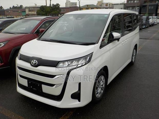 Toyota Noah X 2022