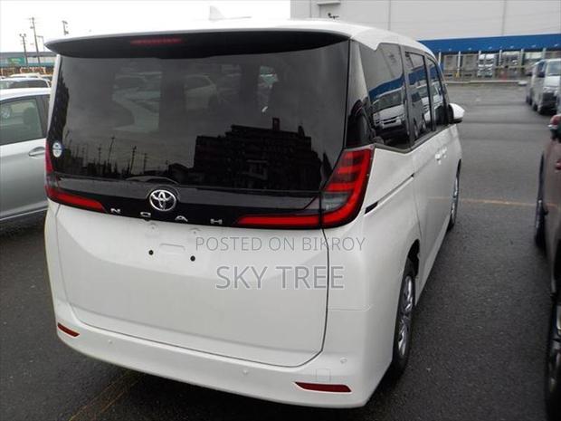 Toyota Noah X 2022