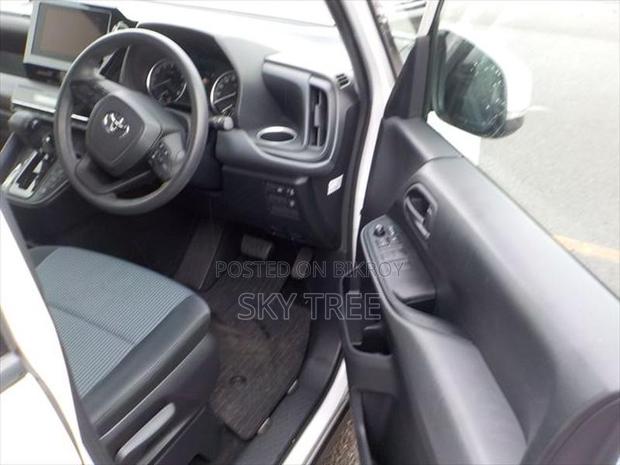 Toyota Noah X 2022